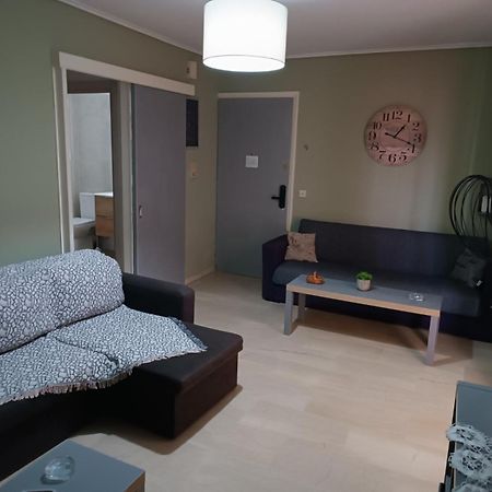 Comfortable Beachfront Apartment Loutráki Exterior photo
