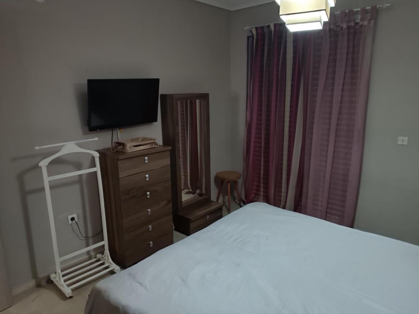 Comfortable Beachfront Apartment Loutráki Exterior photo